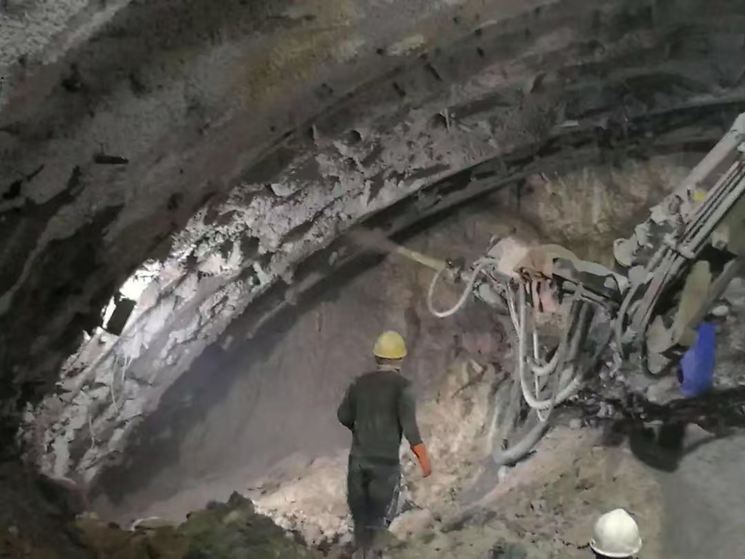 西塞山隧道喷射混凝土如何有效控制回弹量   