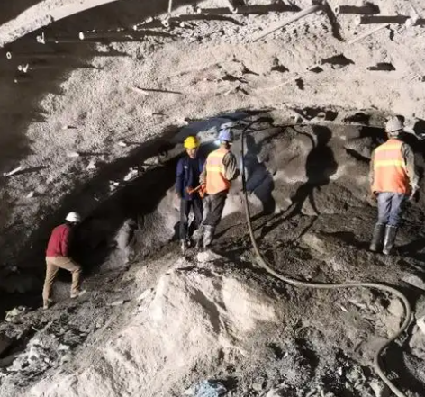 西塞山拱顶带模注浆料的施工流程及注意事项